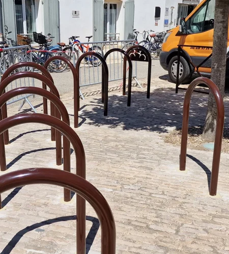 Réalisation de mobilier urbain à Marans par Atlantique Sciage