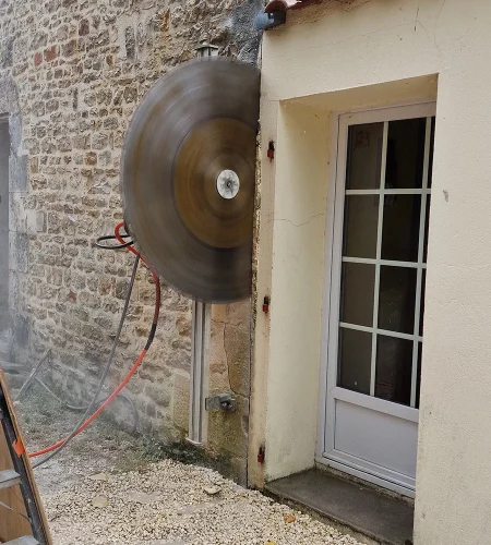 Réalisation d'un sciage à Marans par Atlantique Sciage